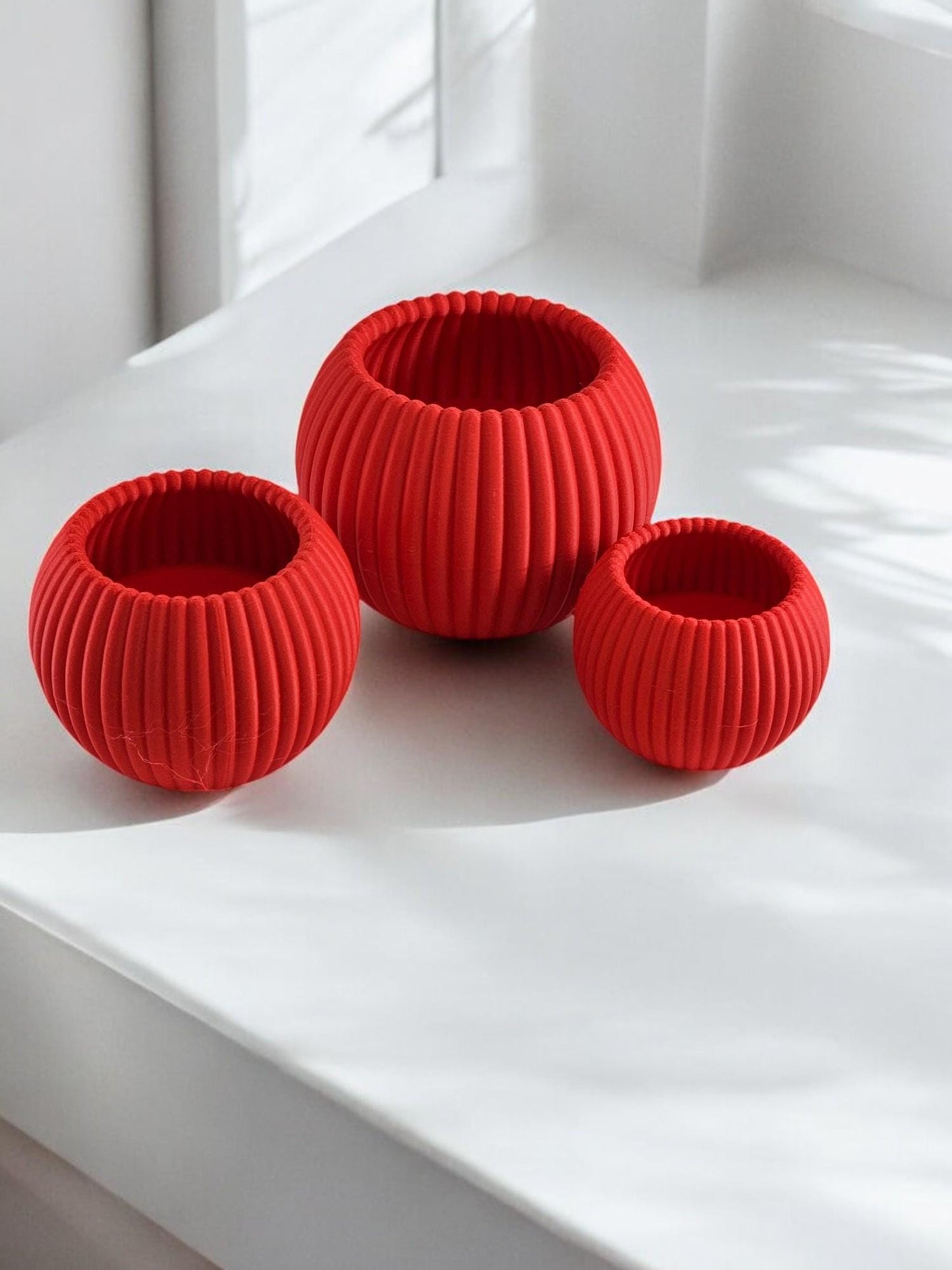 Minimalist ribbed candle holder set for home decor